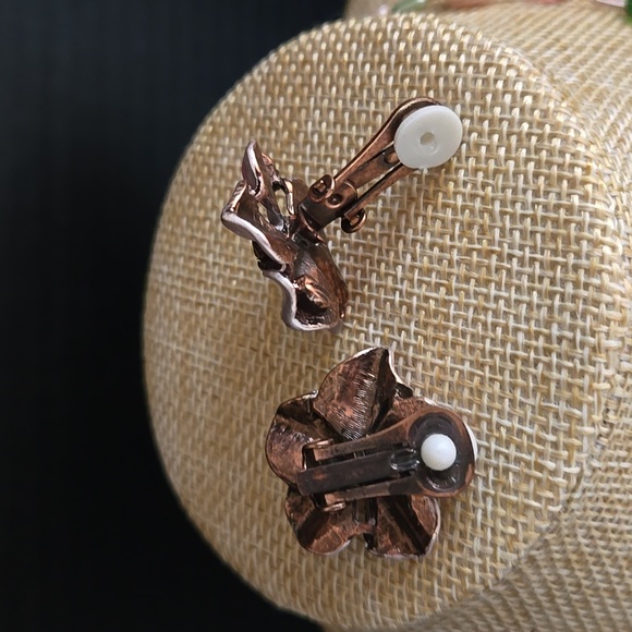 Elegant Pink Floral Necklace and Earring Set. Perfect Condition! - Picture 8 of 10